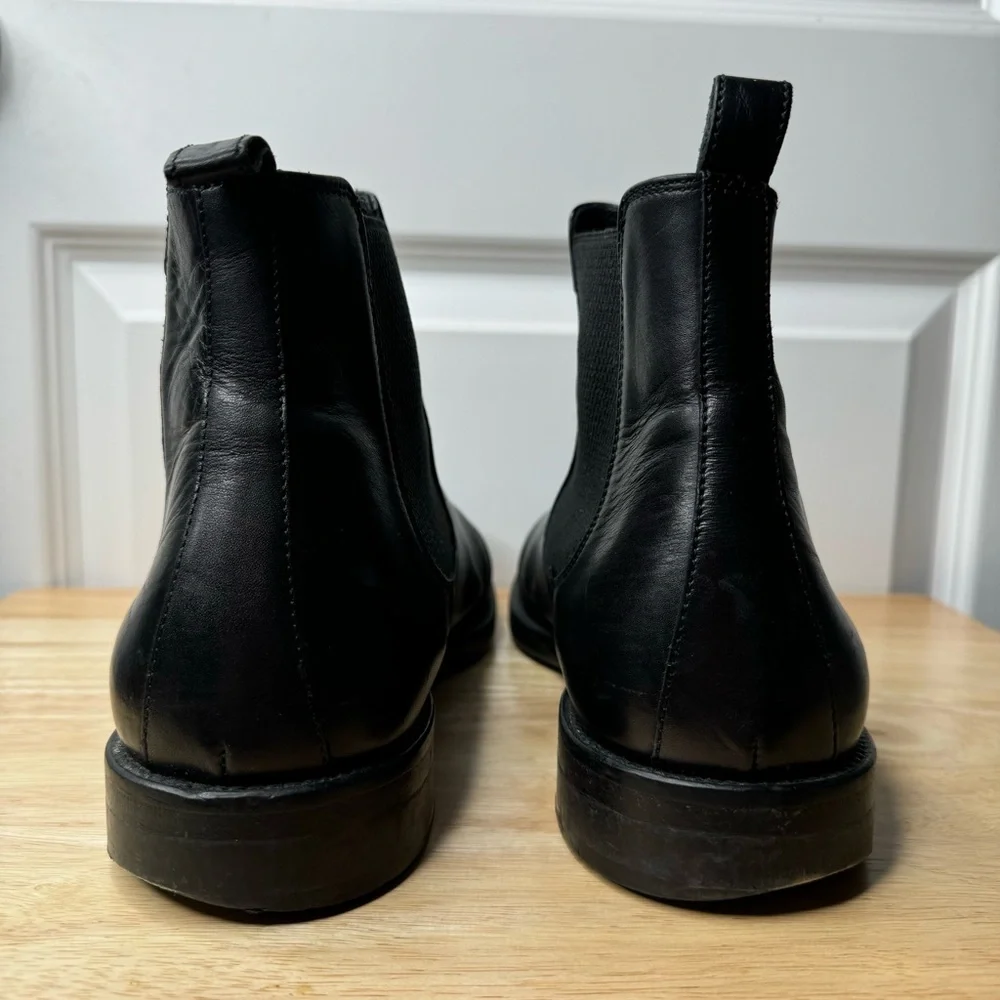 Theory Men’s Black Leather Pull On Chelsea Boots Size 11